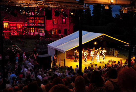 An Evening with Ray Mears at Gawsworth Hall